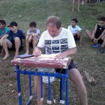 Professor Carlinhos fazendo as anotações do Torneio.