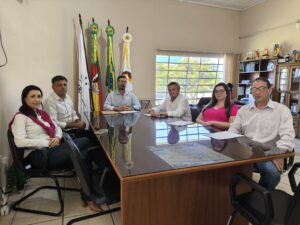 Prefeito apresenta comissão de transição de governo