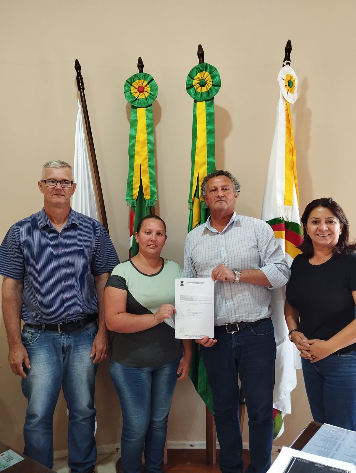 Nesta Semana tomaram posse uma Monitora Educacional, Um Professor de história, uma Professora de Espanhol e uma Nutricionista.